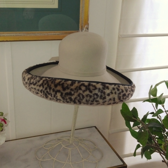 NWB MR JOHN CLASSIC Wool Felt Hat